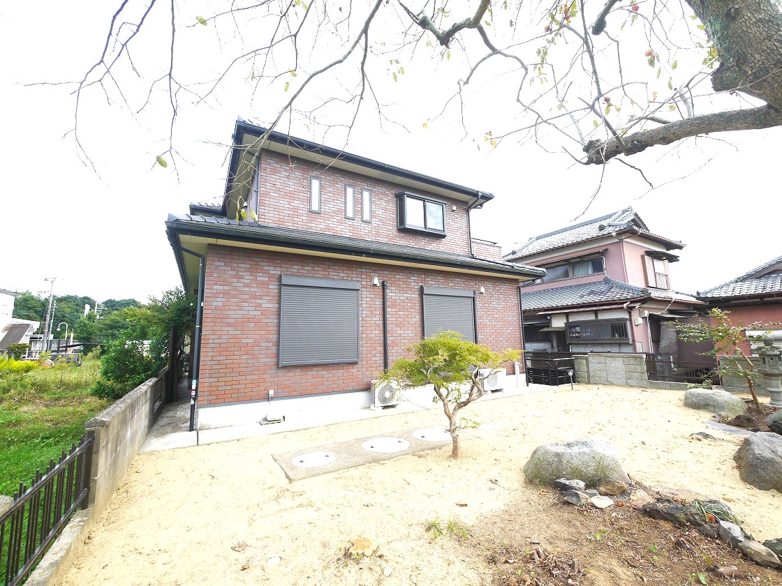 たっぷりの陽光と心地よい風が舞い込む住まい