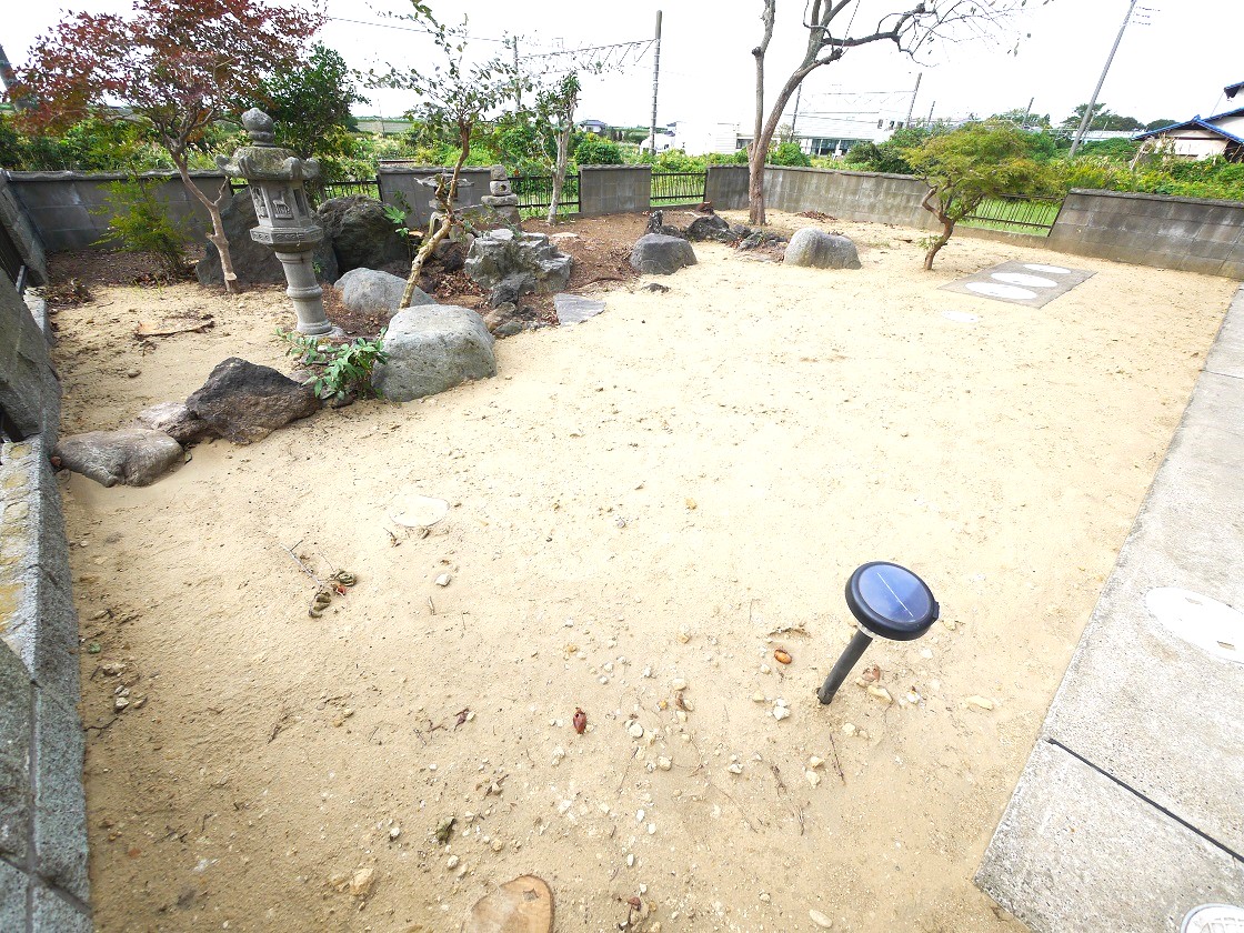 ご家族の思い出を育む、用途多彩な広々としたお庭です