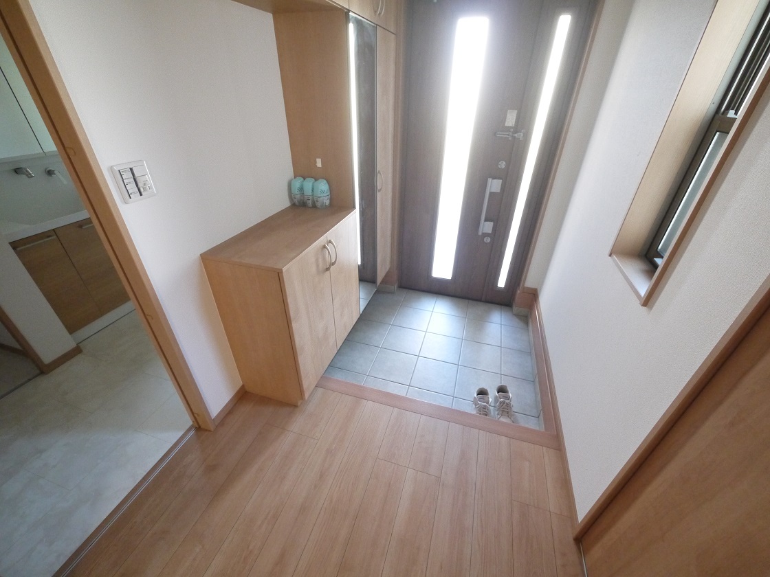 いつも気持ち良くご家族を迎えられる玄関収納付です