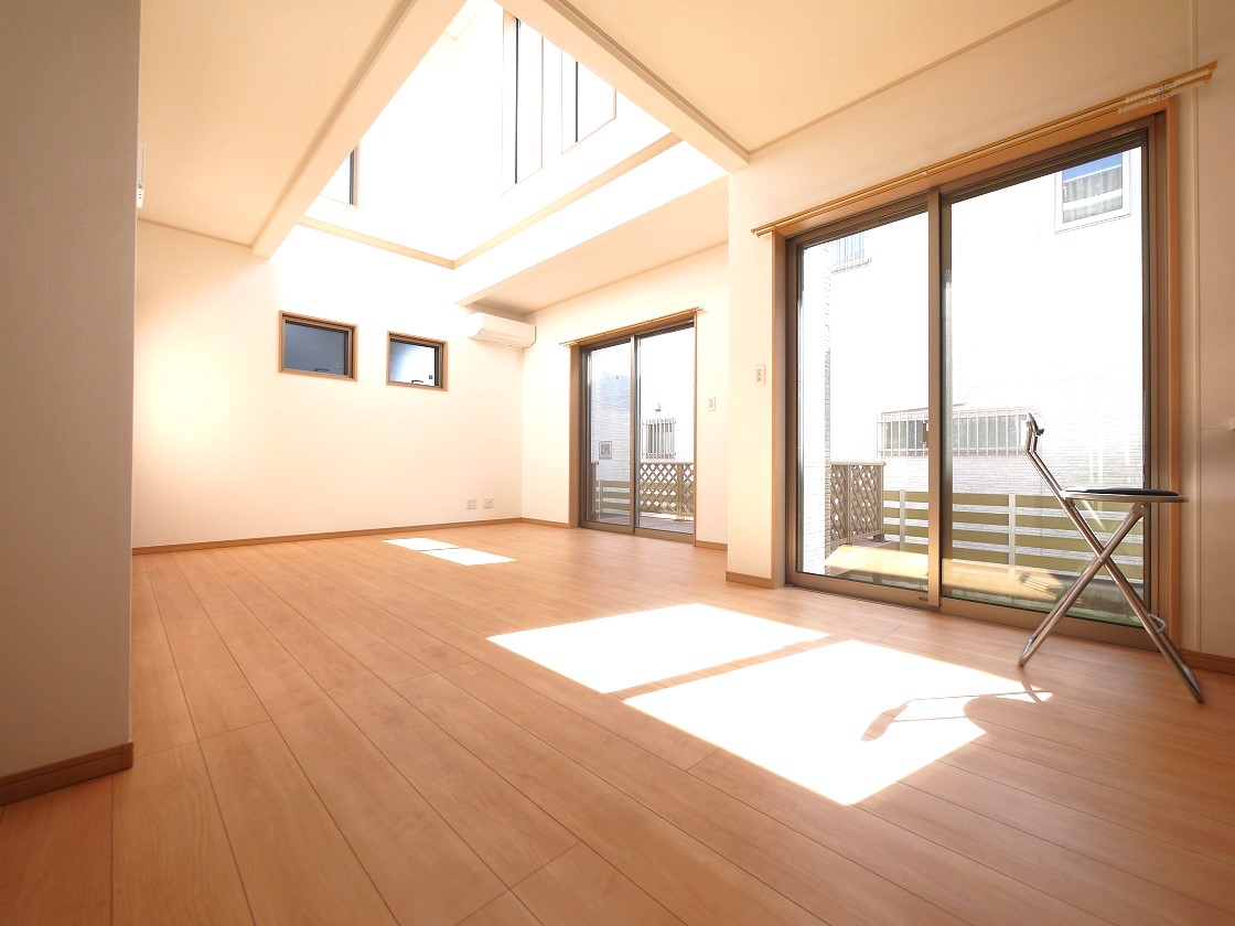 ご家族みんながゆったりくつろげる広々リビングです