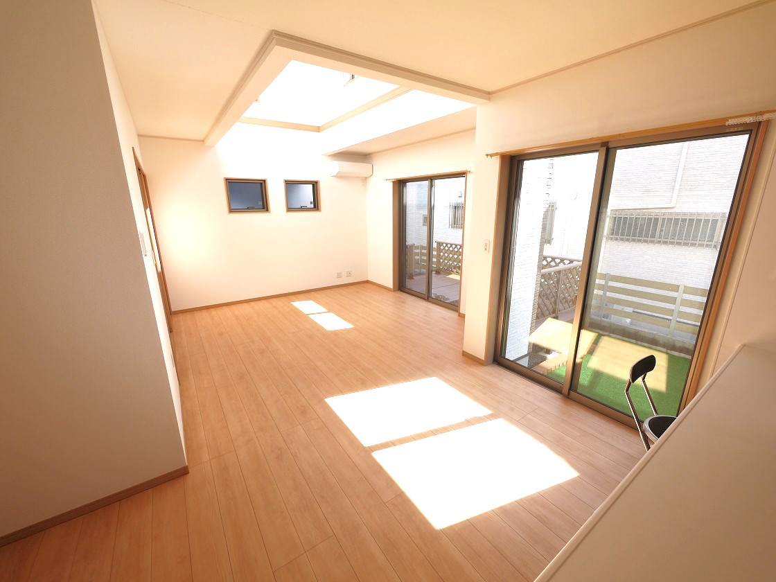 広々リビングは自然とご家族が集まる空間です