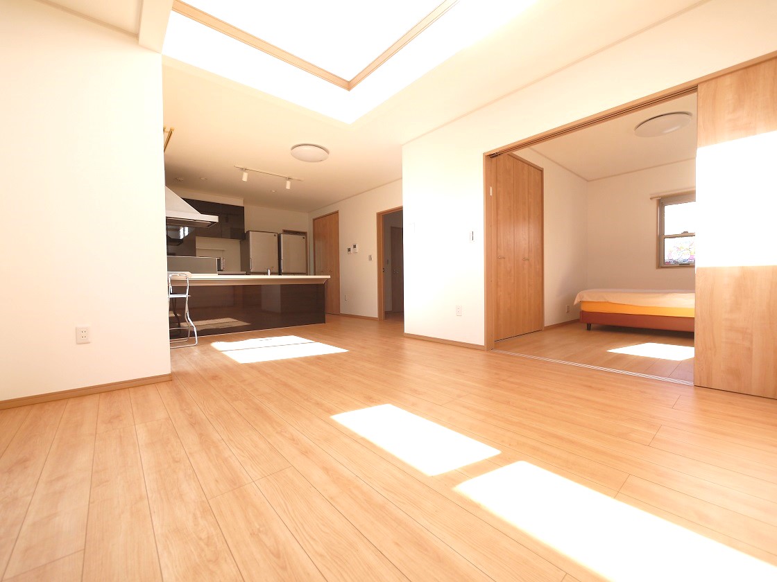 すれば、ひときわ広隣り合う洋室を開放々とした空間になるリビングダイニング。