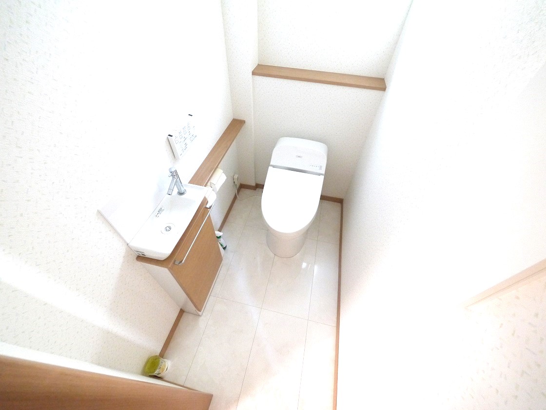 タンクレストイレで狭くなりがちなトイレスペースもスッキリ
