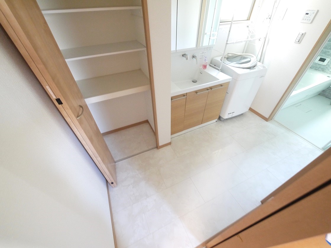 上質な洗面空間がゆとりの時間を演出します