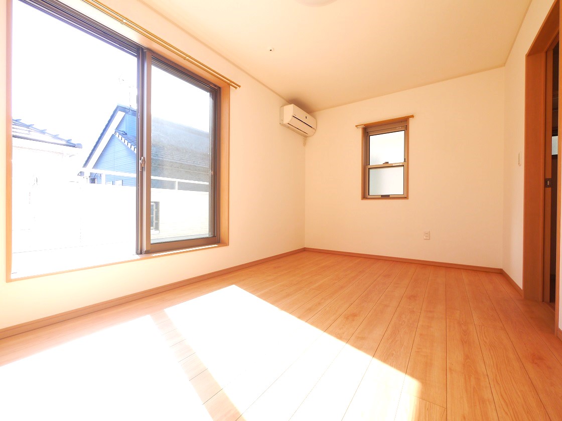 ご夫婦お二人のプライベートシーンを演出する、やすらぎとくつろぎの空間 2F洋室7.5帖です