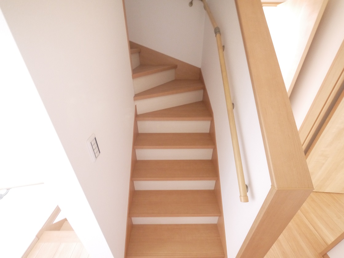 3階の小屋裏収納へ