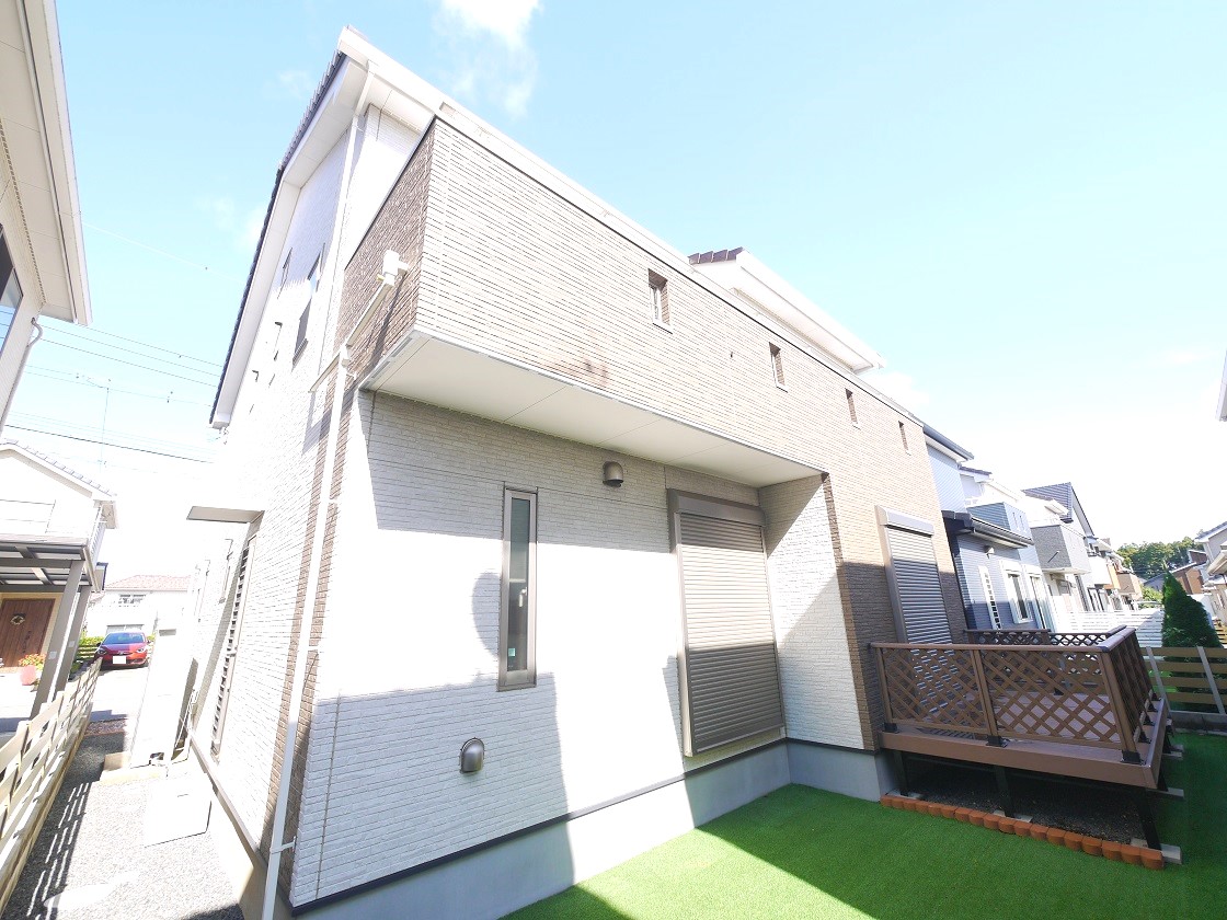 たっぷりの陽光と心地よい風が舞い込む住まい