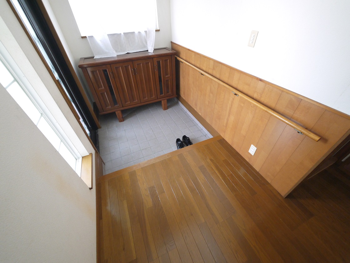 いつも気持ち良くご家族を迎えられる玄関収納付です