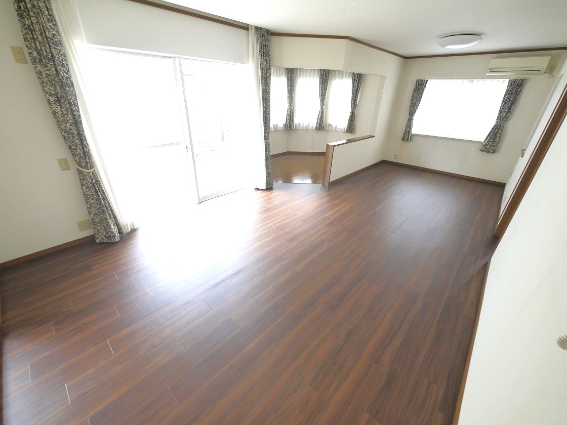 広々リビングは自然とご家族が集まる空間です