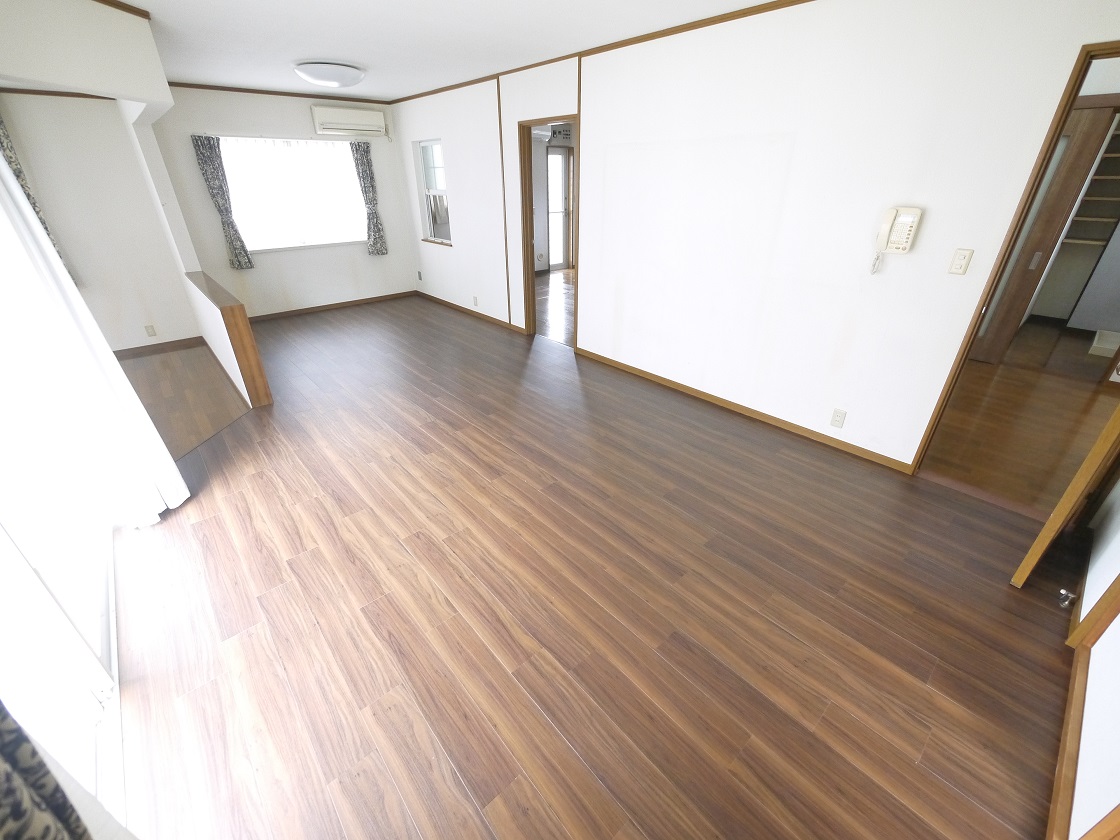 南からの陽光で リビングが陽だまりの暖かさ、さらに爽やかな風も満喫