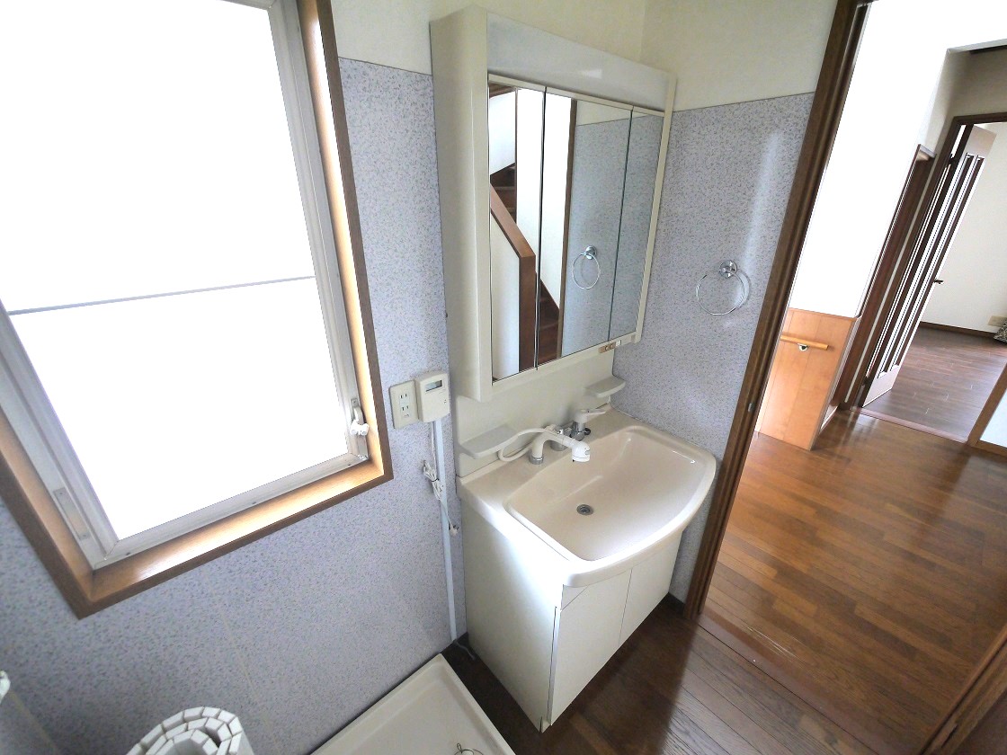 暮らしを快適に変えるシャワー付洗面台です