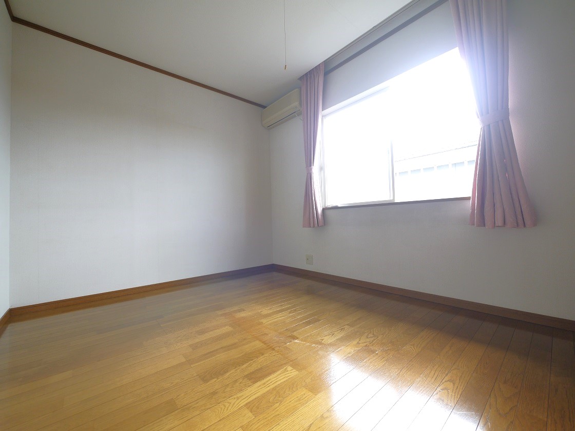 2F洋室6帖です