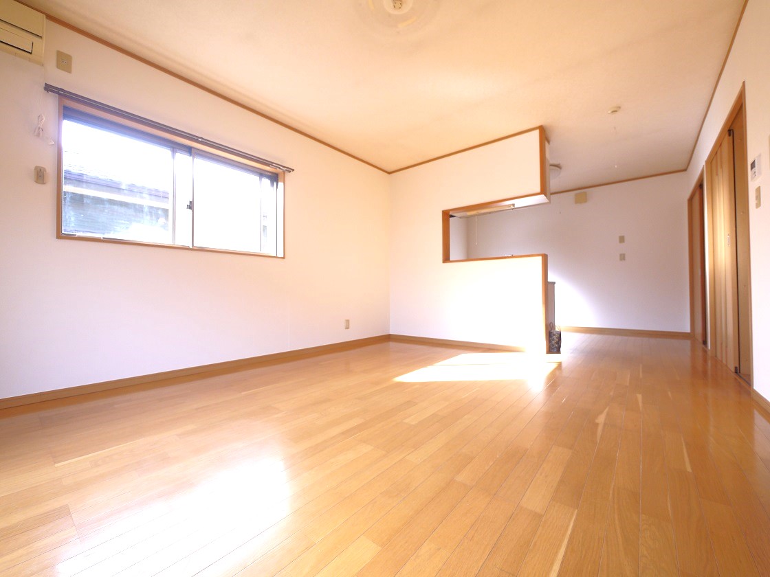 明るい陽差しが降り注ぐリビング ゆとりあふれる室内空間が心地よい暮らしを実現