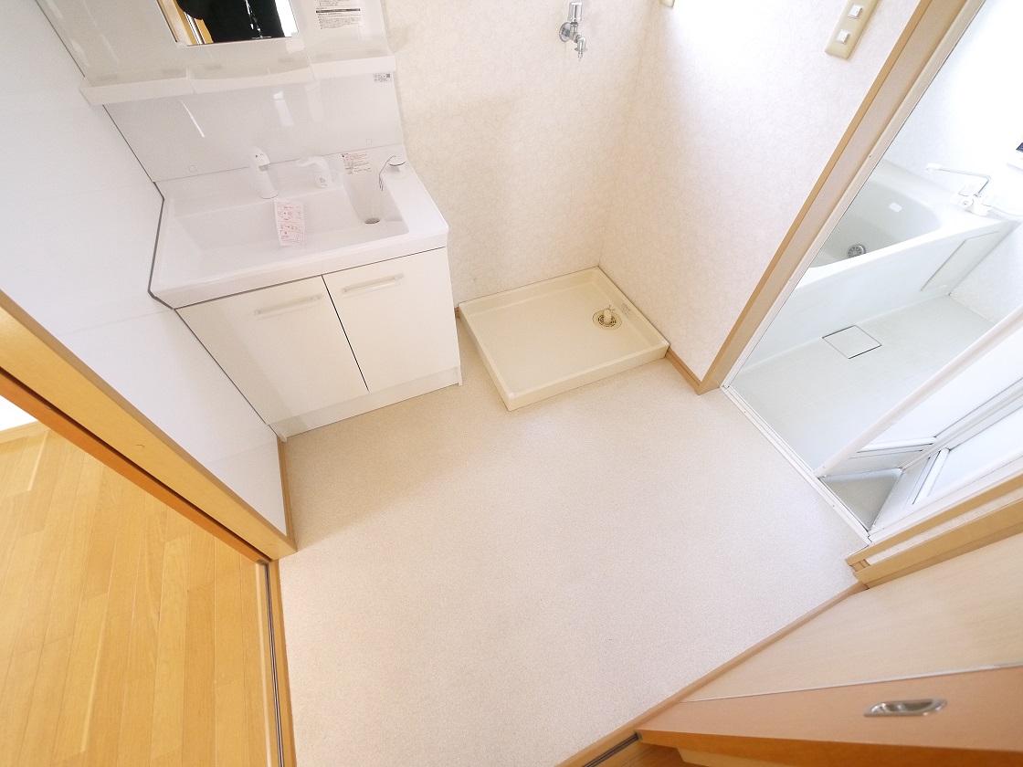 ゆとりの洗面スペースで朝の身支度もスムーズに