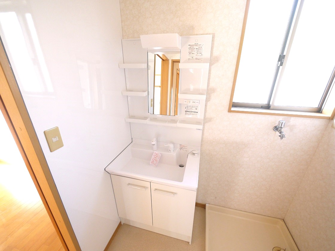 暮らしを快適に変えるシャワー付洗面台です