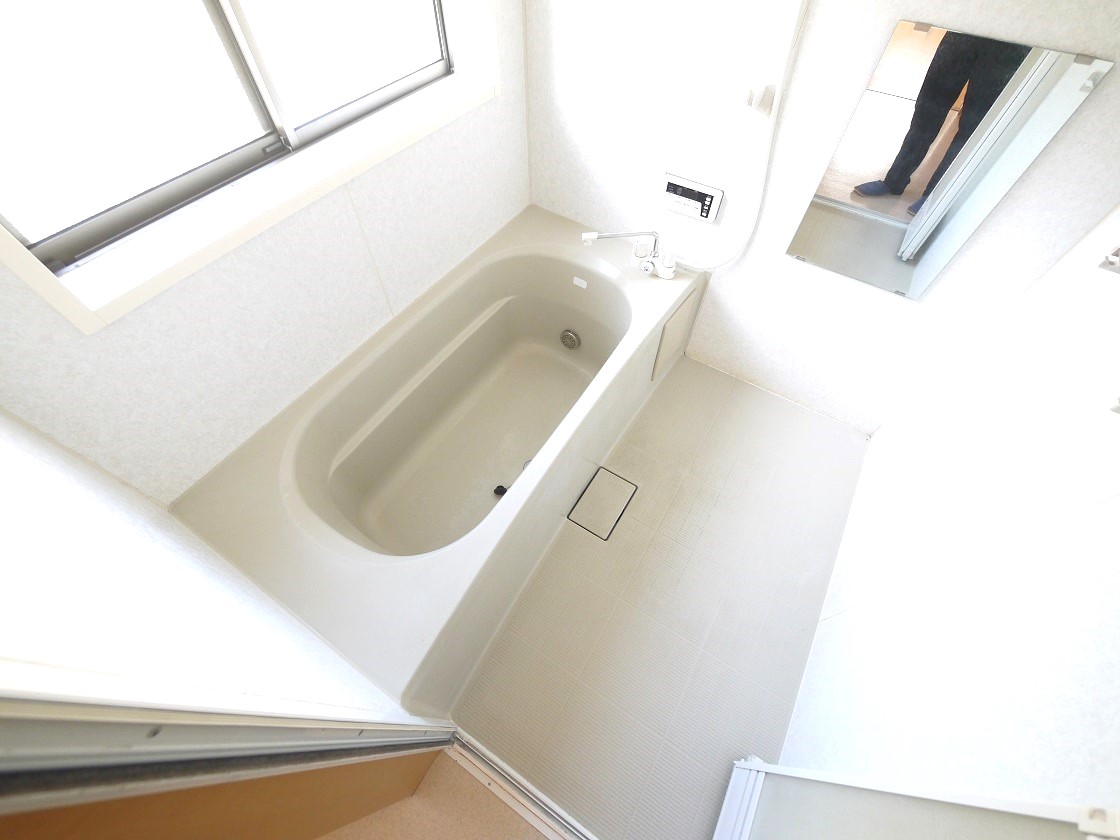 一日の疲れを癒す浴室は広々1坪以上