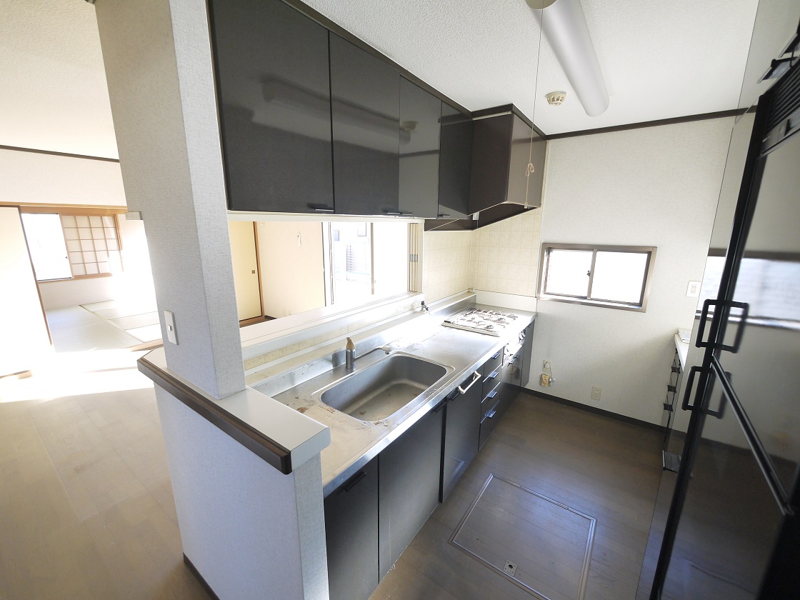 料理をしながらでもご家族と会話を楽しめる対面キッチンです