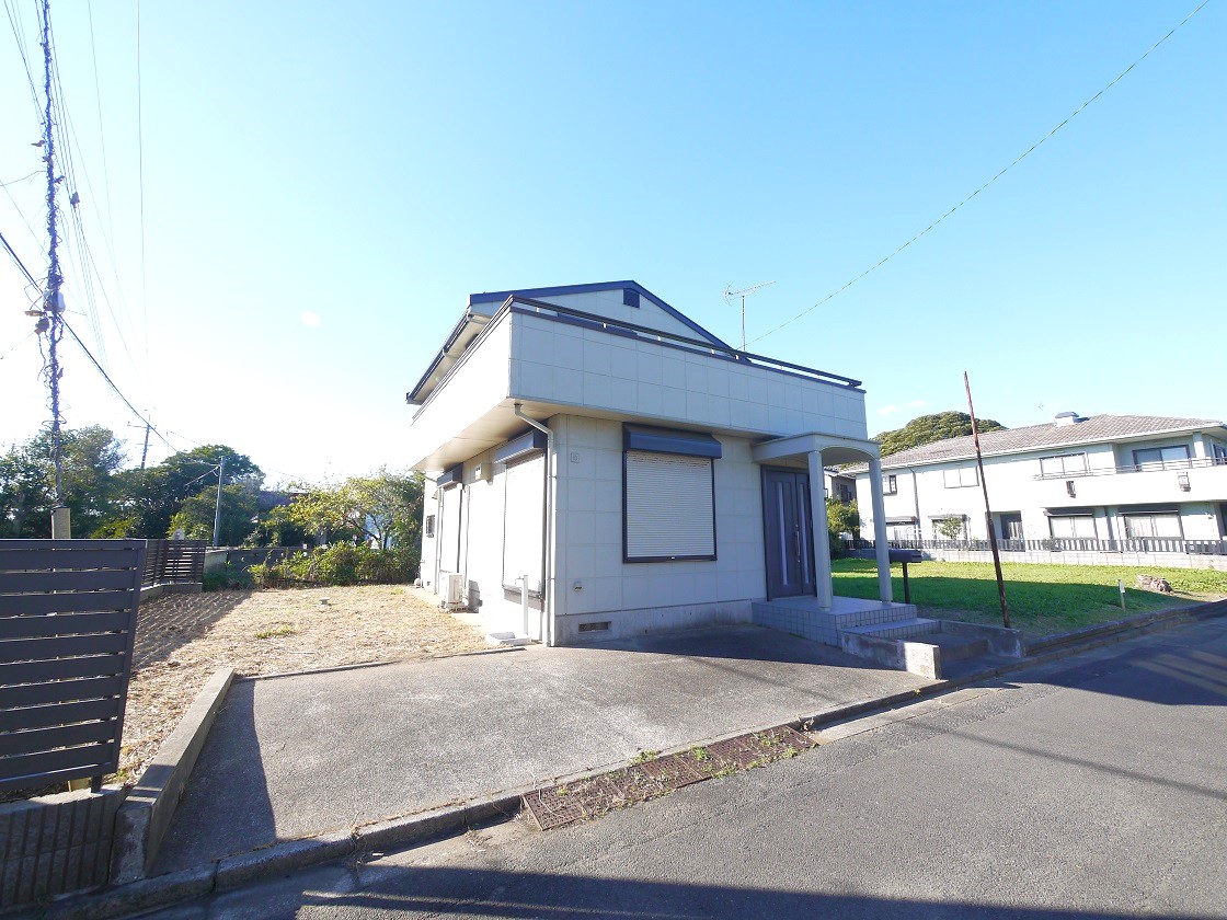 開放感と採光、シンプルでいながら上質な空間を創出するモダンテイスト