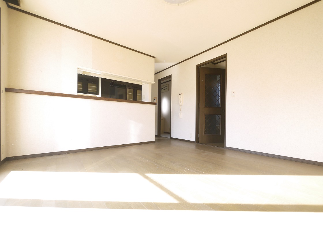 明るい陽差しが降り注ぐリビング ゆとりあふれる室内空間が心地よい暮らしを実現