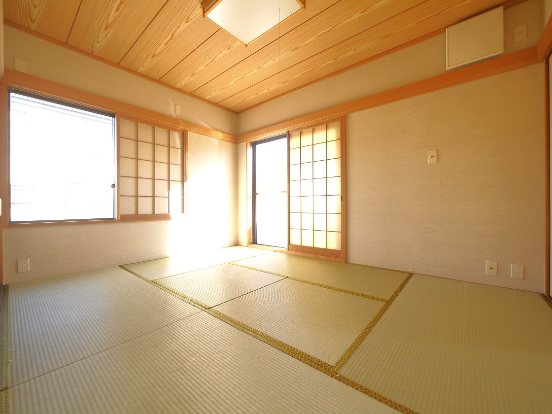 ゆとりある8.4帖の和室です