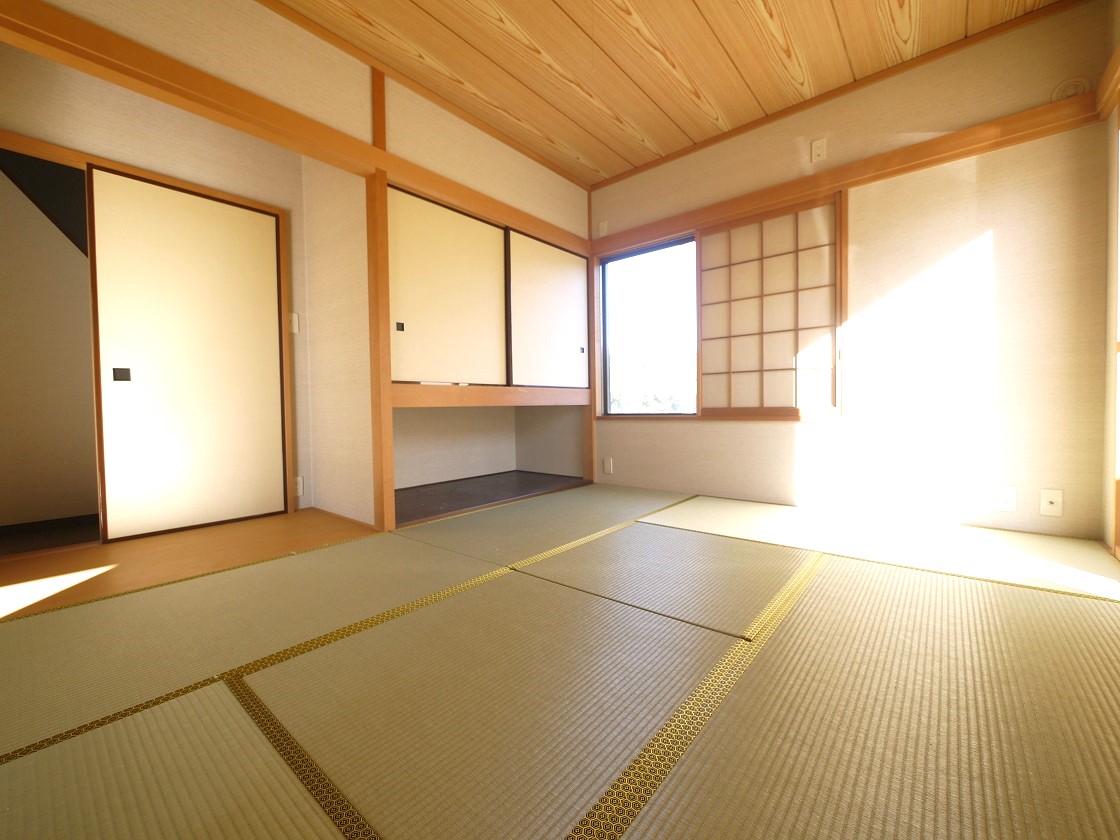 ご家族みんなが裸足でくつろげる空間 和室8.4帖です