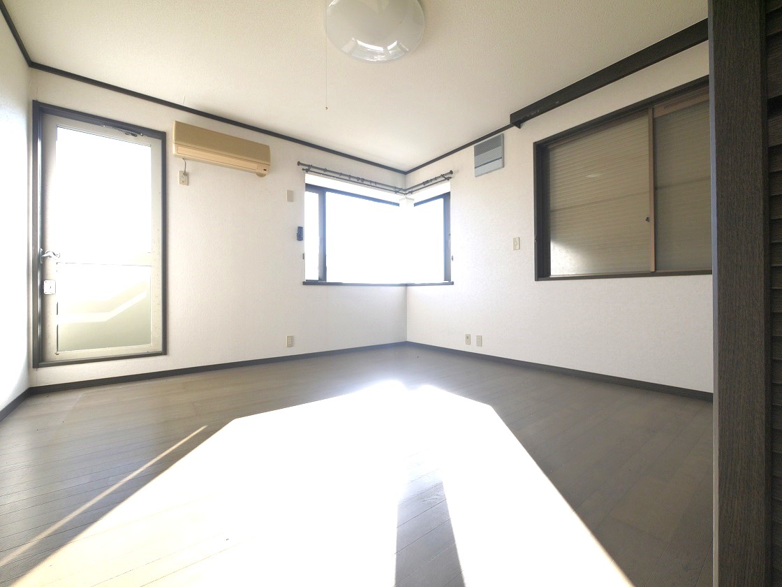 ご夫婦お二人のプライベートシーンを演出する、やすらぎとくつろぎの空間 2F洋室10.4帖です