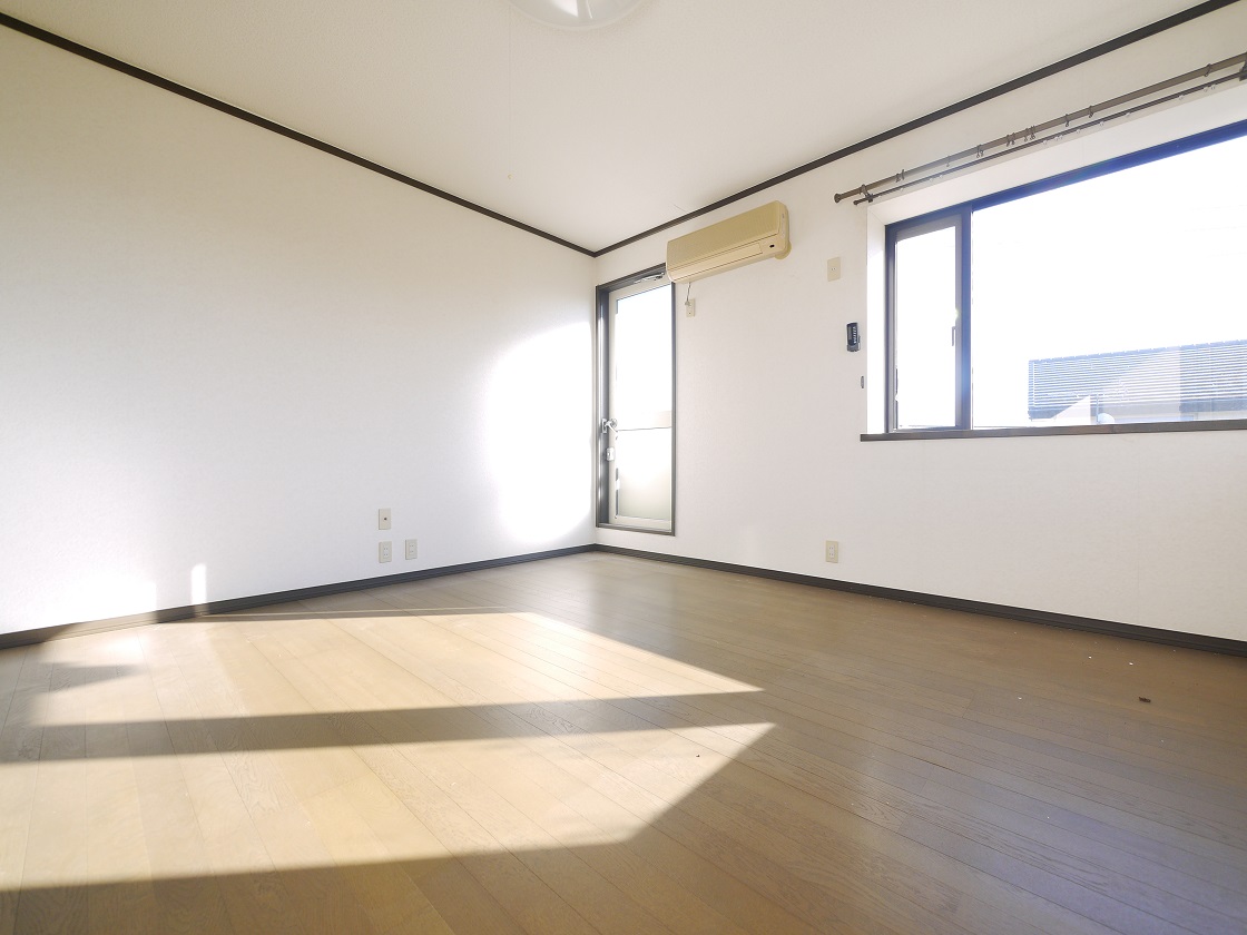 寛ぎの時間を紡ぎだす10.4帖の主寝室。大型ベッドを置いても余裕があります