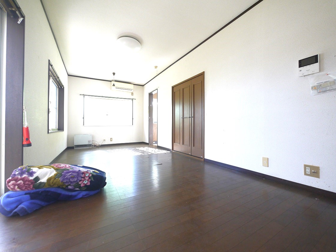 明るい陽差しが降り注ぐリビング ゆとりあふれる室内空間が心地よい暮らしを実現