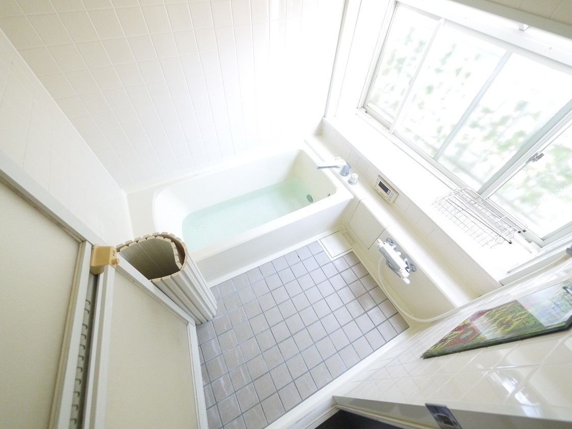 一日の疲れを癒す浴室は広々1坪以上