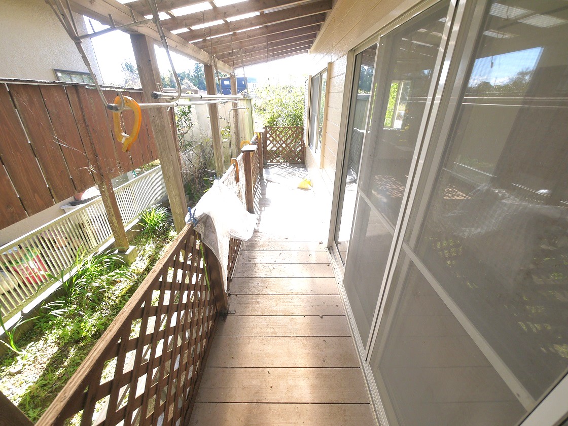 リビングつながりのウッドデッキでくつろぎの空間です