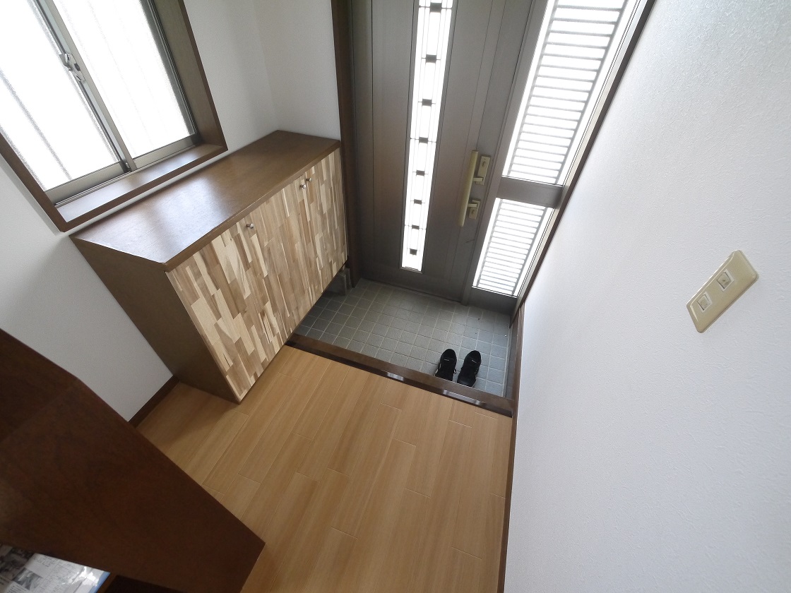 いつも気持ち良くご家族を迎えられる玄関収納付です