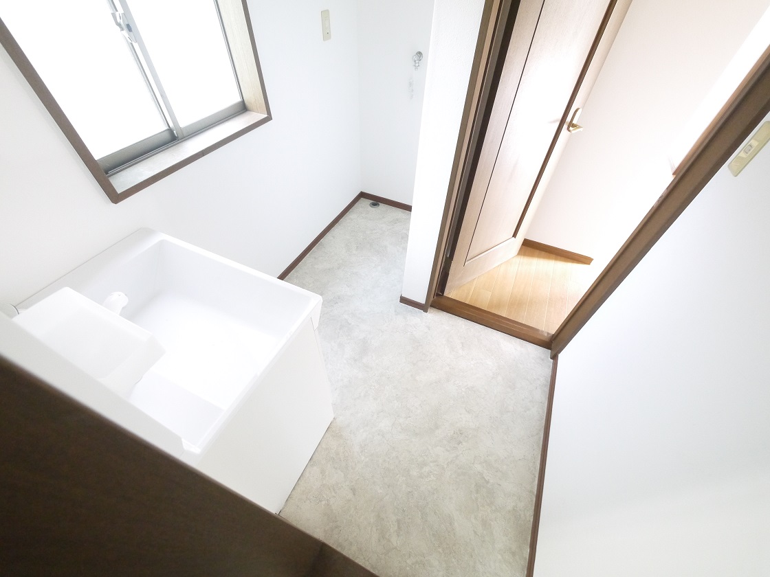 ご家族揃って身支度可能なゆとりの洗面室です