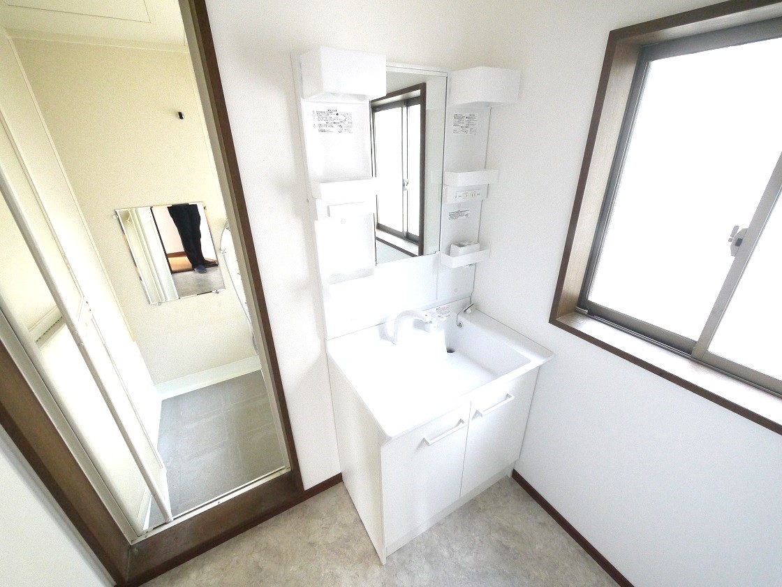 暮らしを快適に変えるシャワー付洗面台です