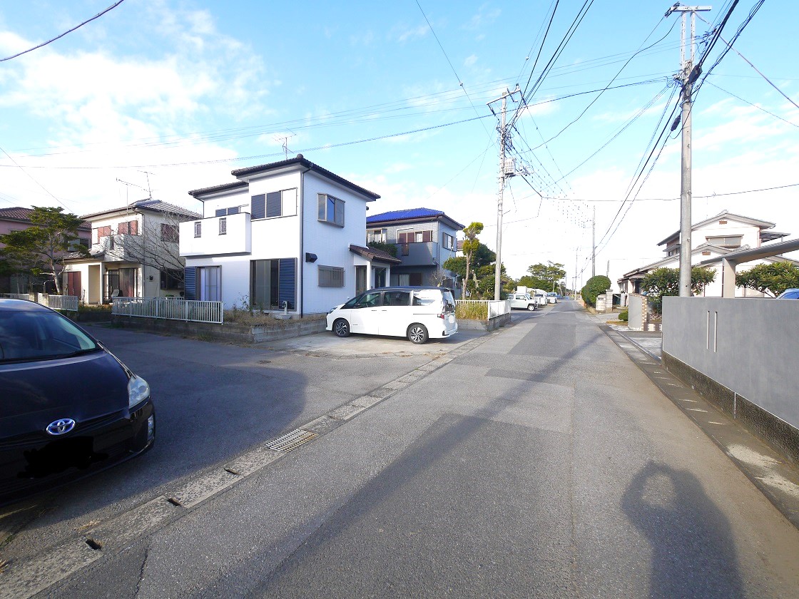 前面道路です(南東側)