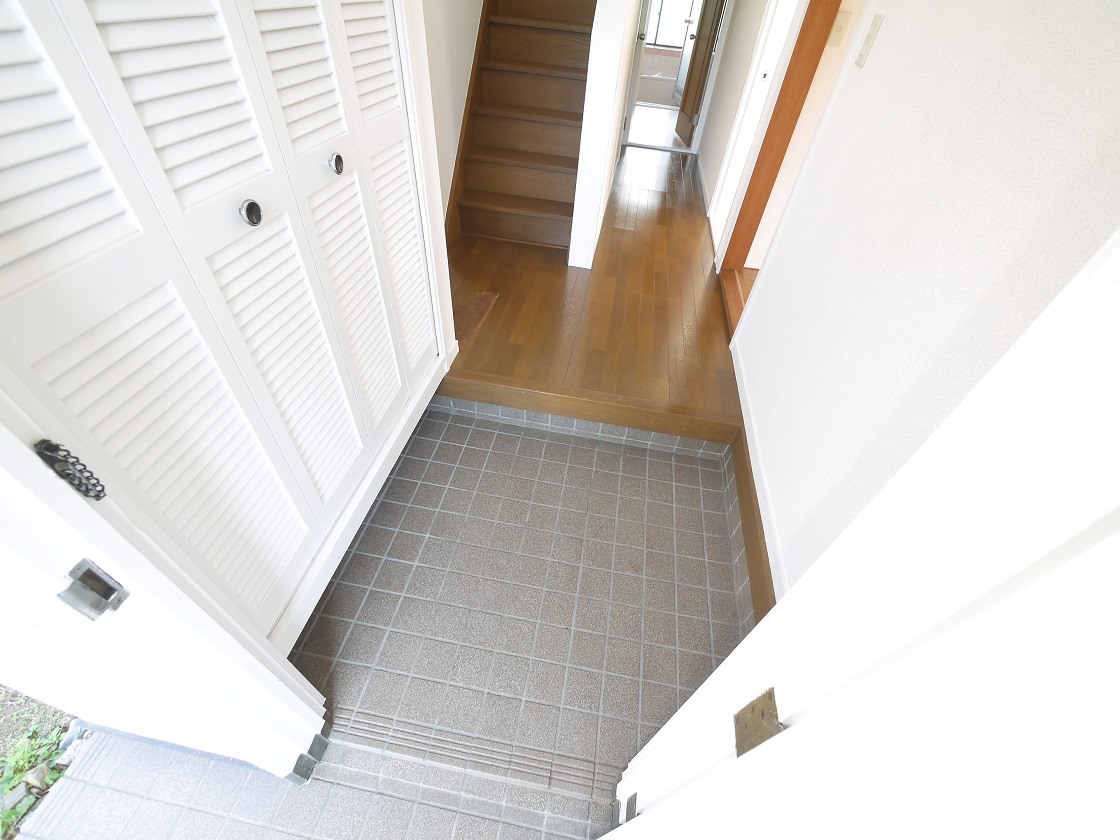 散らかりがちな玄関もスッキリの玄関収納付です