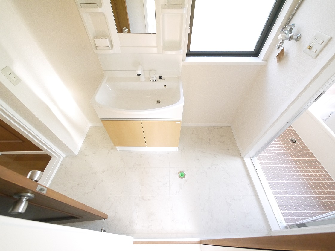 ゆとりの洗面スペースで朝の身支度もスムーズに