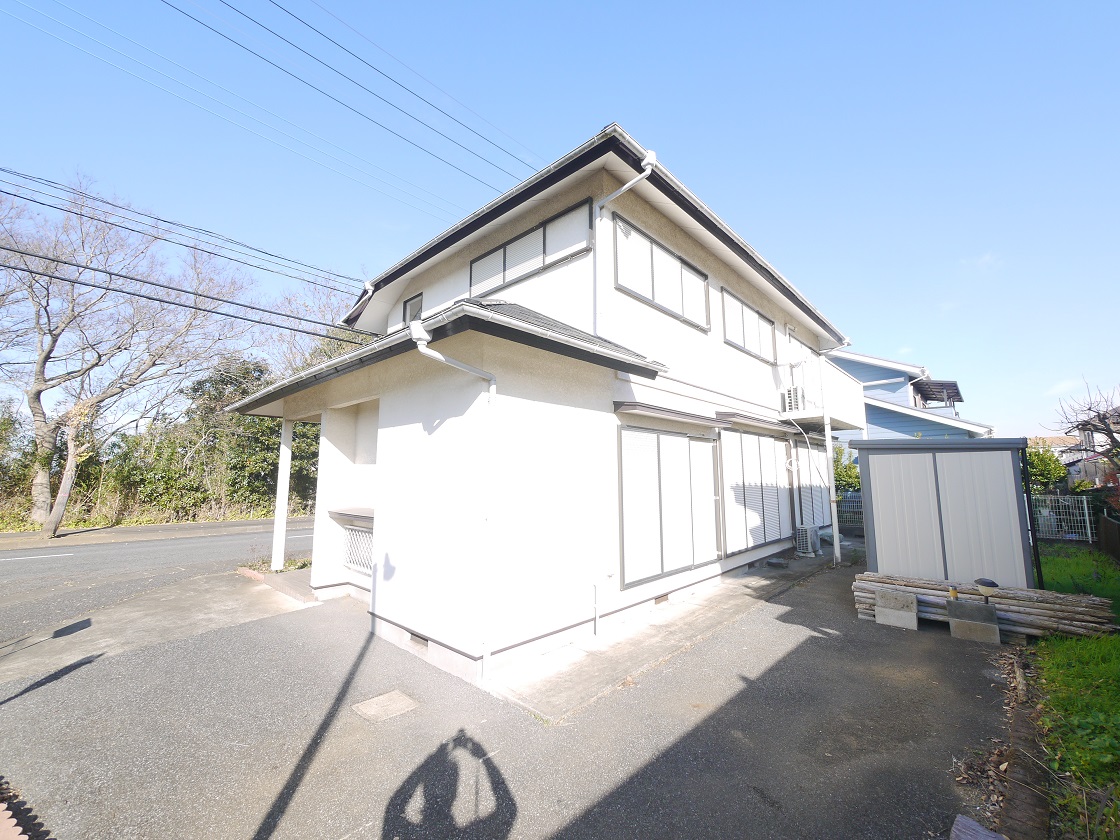 たっぷりの陽光と心地よい風が舞い込む住まい