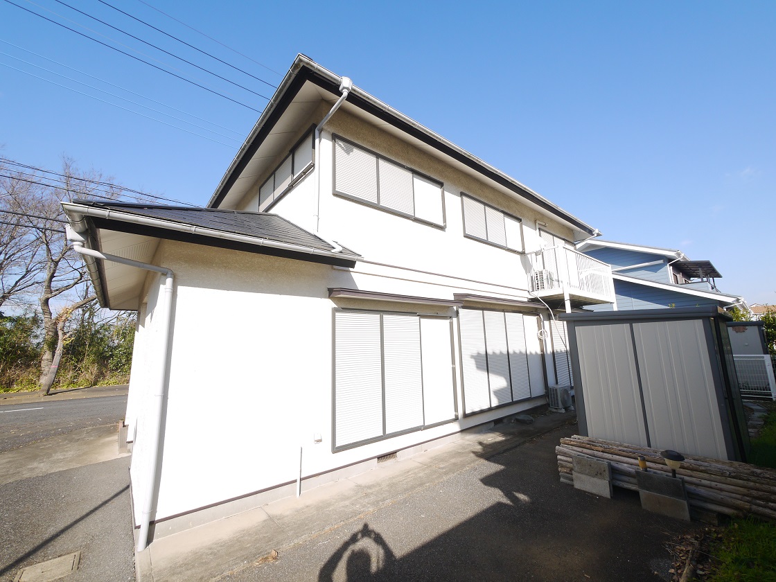 温かな陽射しがこぼれ風が通り抜ける住まい