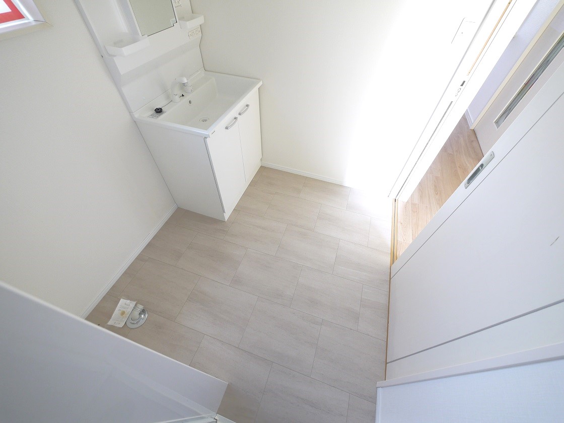 ゆとりの洗面スペースで朝の身支度もスムーズに