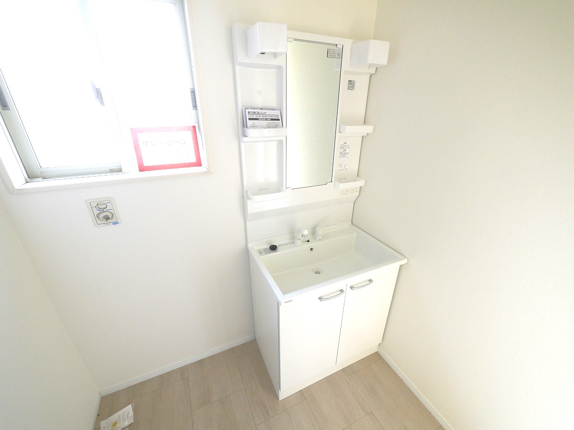 暮らしを快適に変えるシャワー付洗面台です