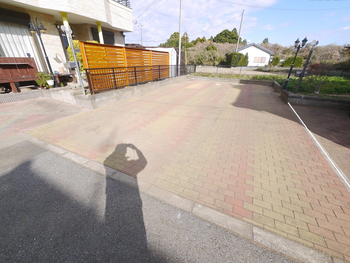 ゆったり駐車スペース4台可