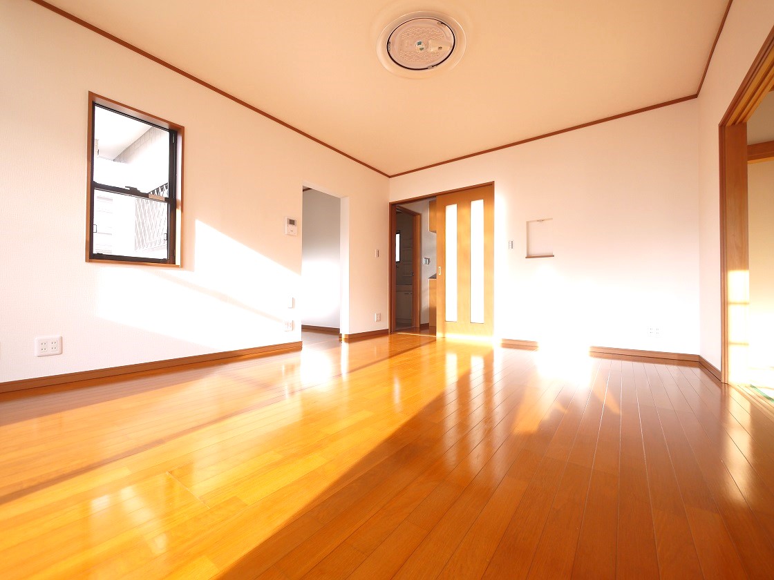 ご家族みんながゆったりくつろげる広々リビングです