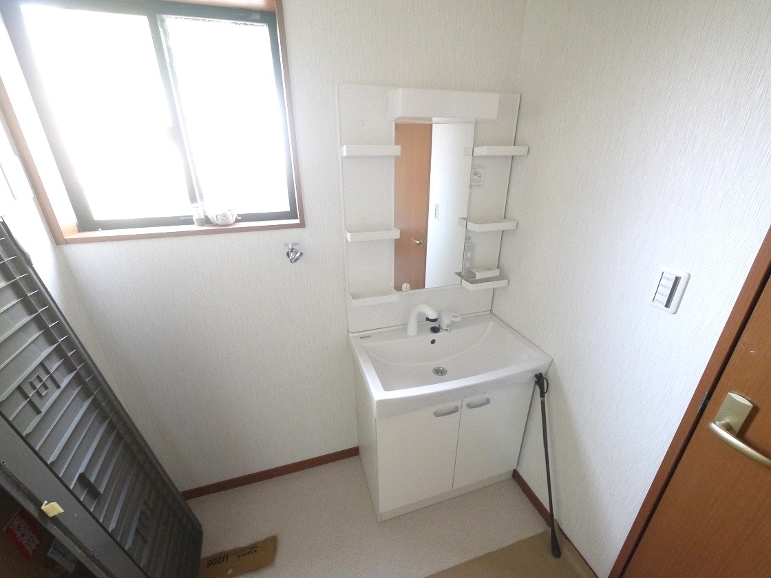 暮らしを快適に変えるシャワー付洗面台です