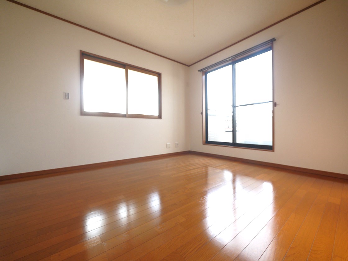 ご夫婦お二人のプライベートシーンを演出する、やすらぎとくつろぎの空間 2F洋室7帖です