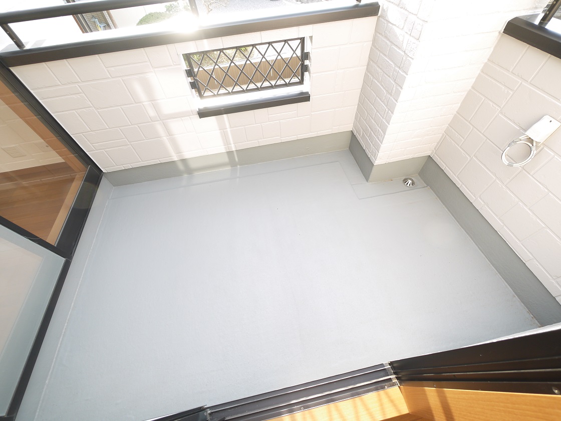 2バルコニーはゆったりと、洗濯物も気持ちよく干せそう