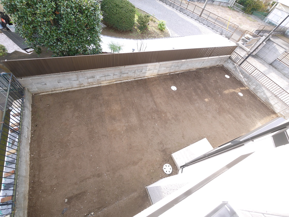 広い庭でパパと日曜大工。ママとガーデニング。