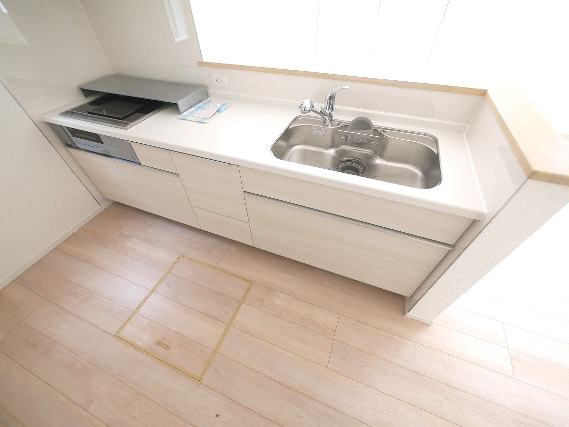 リビングで遊ぶお子様を見守りながらお料理ができる対面キッチンです