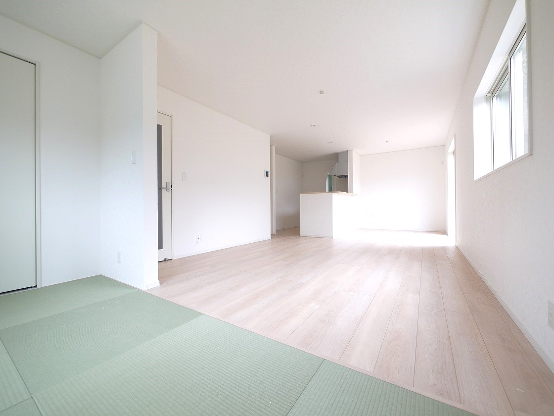 広々リビングは自然とご家族が集まる空間です