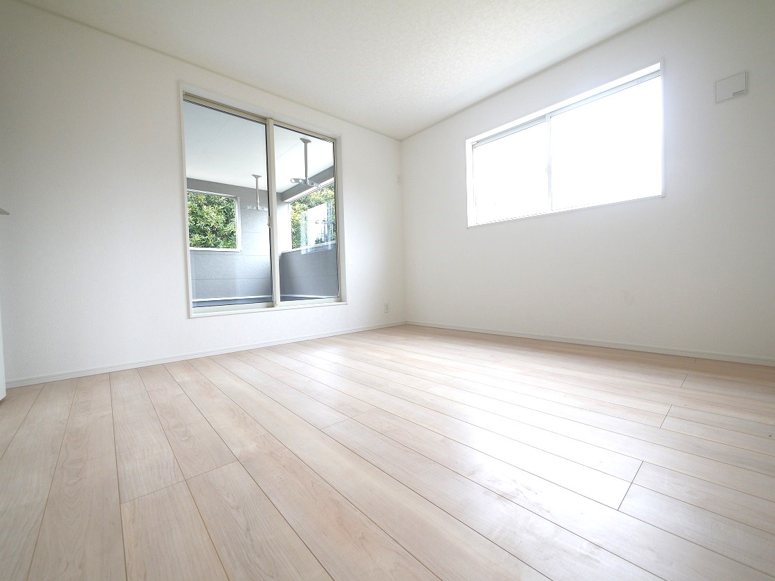 ご夫婦お二人のプライベートシーンを演出する、やすらぎとくつろぎの空間 2F洋室8帖です