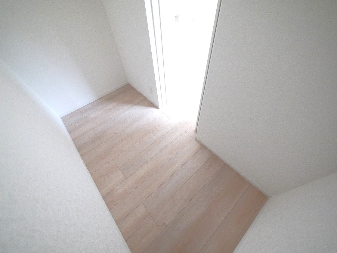 寝室には収納力豊富なウォークインクローゼットを設置 洋服や小物類など、目的に応じてすっきり美しい収納を実現します